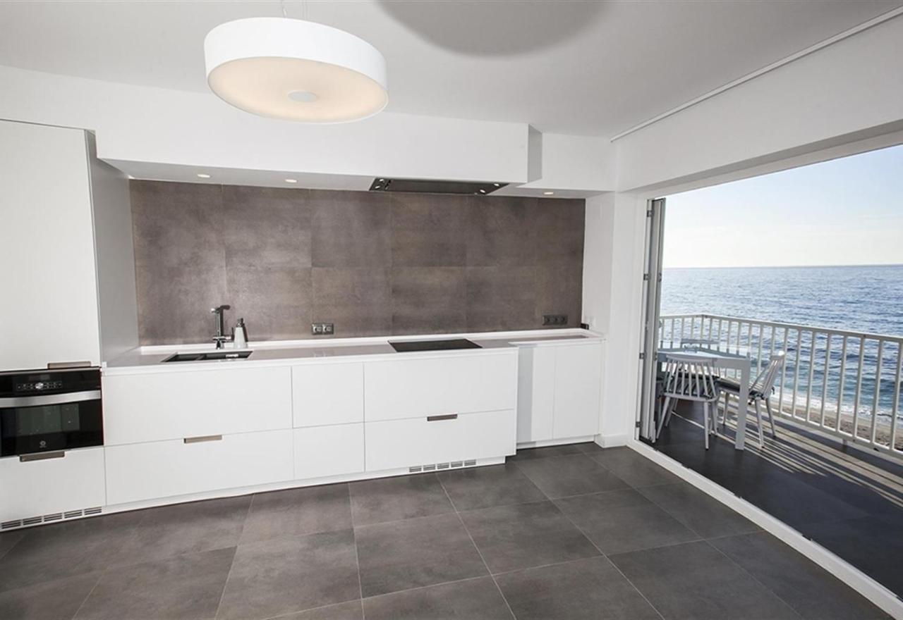 Super Front Line Modern New Apartm Appartement *